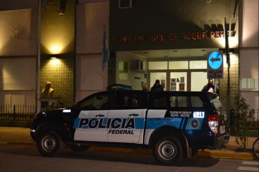 Armella mandó a allanar el municipio de Roque Pérez por una estafa que llega hasta Angelici: “Fue un circo”, dijo Gasparini