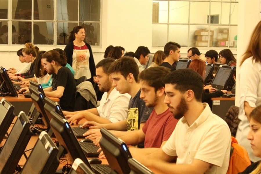 Ante la prensa y fiscales de mesa, el Correo Argentino realizó un simulacro de escrutinio