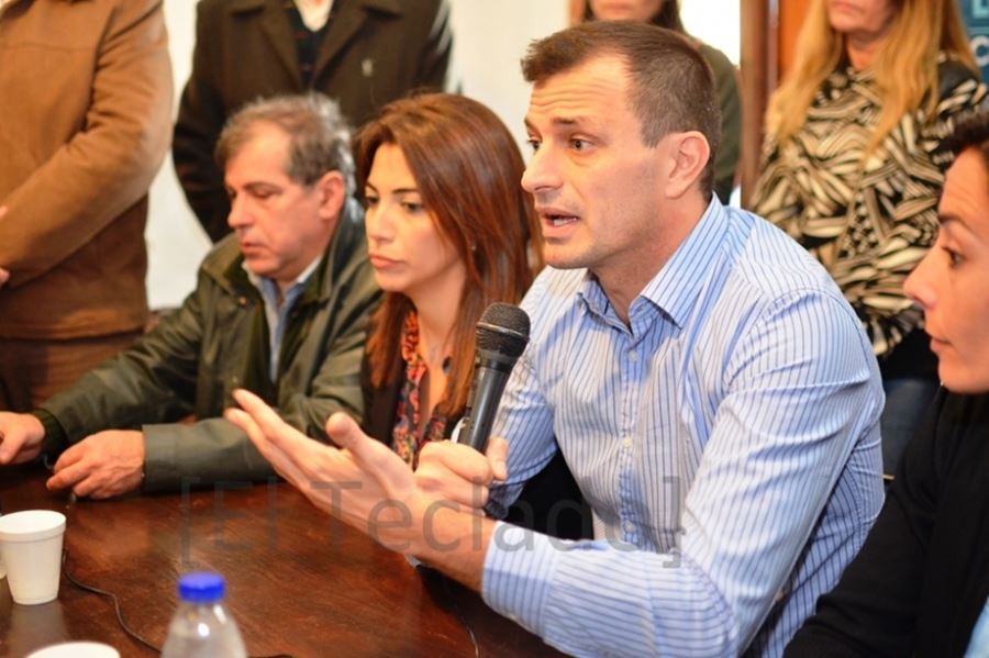 Bucca visitó La Plata junto a Casamiquela y advirtió: "Las soluciones del presente no están en el pasado"