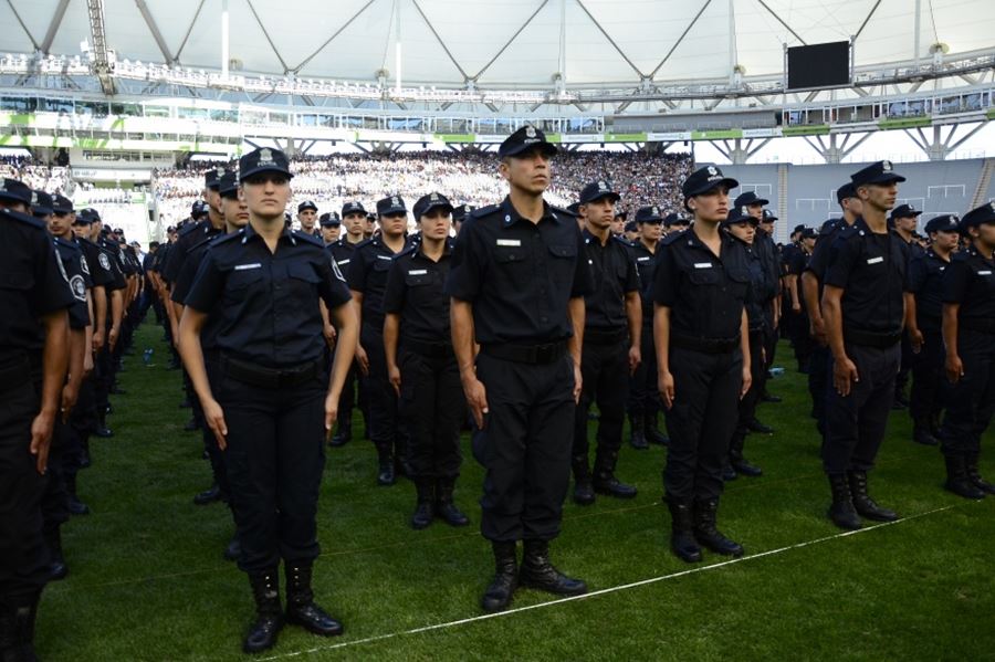 Son más de 5.500 los policías que aparecieron afiliados a diferentes partidos políticos de manera compulsiva