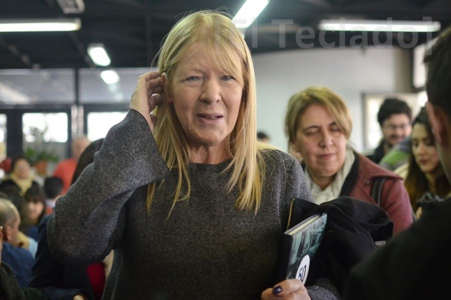 Con un pie afuera del Congreso, Margarita Stolbizer va contra la grieta pero reparte palos para todos