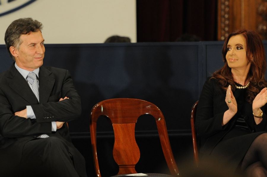 Se tiran con todo menos con flores: El 21 de septiembre, Macri y Cristina confluirán en la región capital