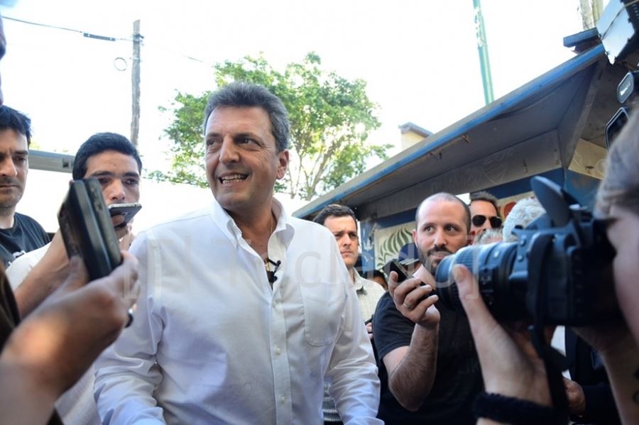 Massa: "Queremos debatir porque creemos que la gente merece saber qué representa cada uno"