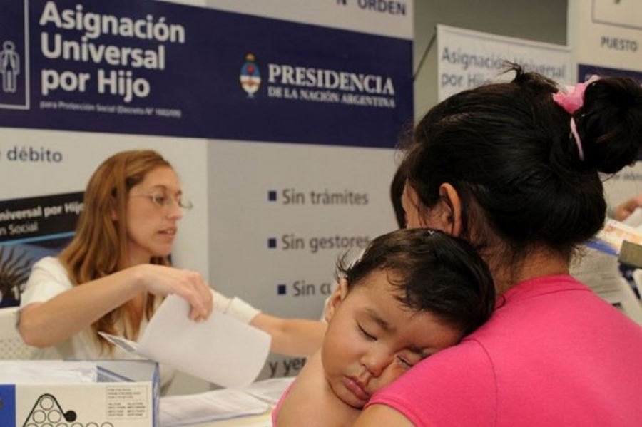 Jubilaciones y AUH perdieron 7 puntos de poder adquisitivo en el último año