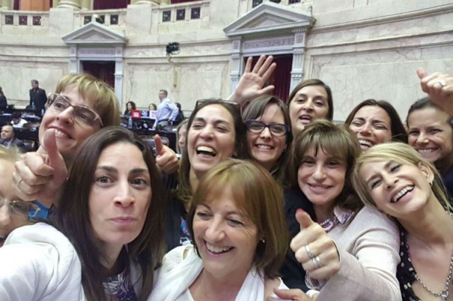 Con el flamante triunfo de la Paridad, políticas y dirigentes conmemoraron el  Día de la No Violencia