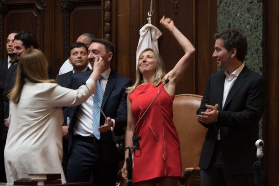 Myriam Bregman agitó el recinto porteño tras asumir como legisladora de la Ciudad de Buenos Aires