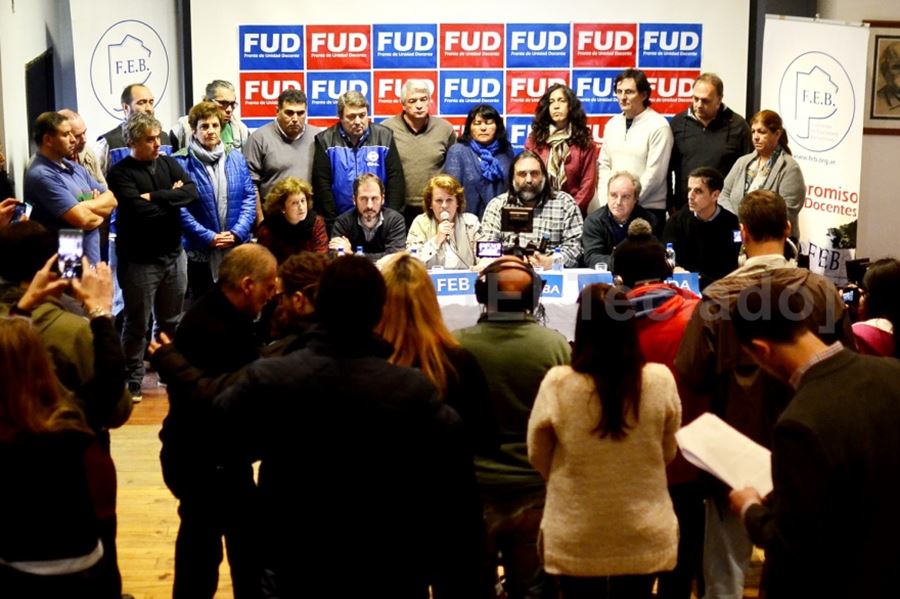 Sin paritarias a la vista, se abre un nuevo frente de batalla entre los gremios docentes y la Provincia