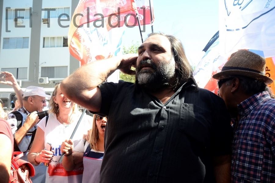 Se verían afectados 7 mil maestros: Denuncian que Vidal quiere cesantear docentes "no titulados"