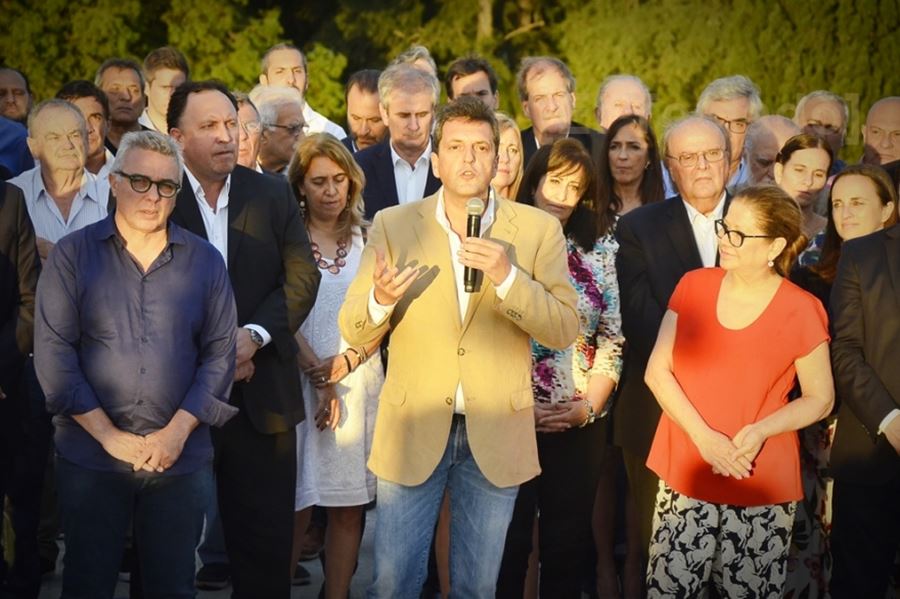 El massismo se le planta al DNU de Macri: "Las modificaciones a las leyes deben hacerse en el Congreso, no por decreto"