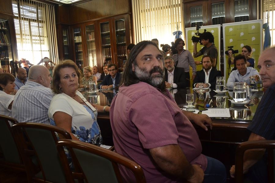 Provincia convocó a los docentes para seguir discutiendo los salarios de 2018