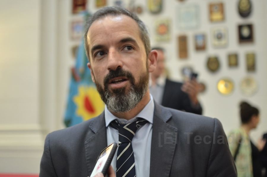 El senador Jáuregui propone extender a 15 días la licencia por paterninadad