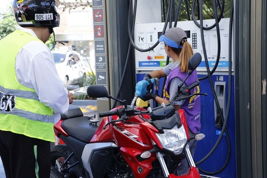 Solo 28 municipios se adhirieron a la ley que prohíbe el expendio de nafta a motociclistas sin casco