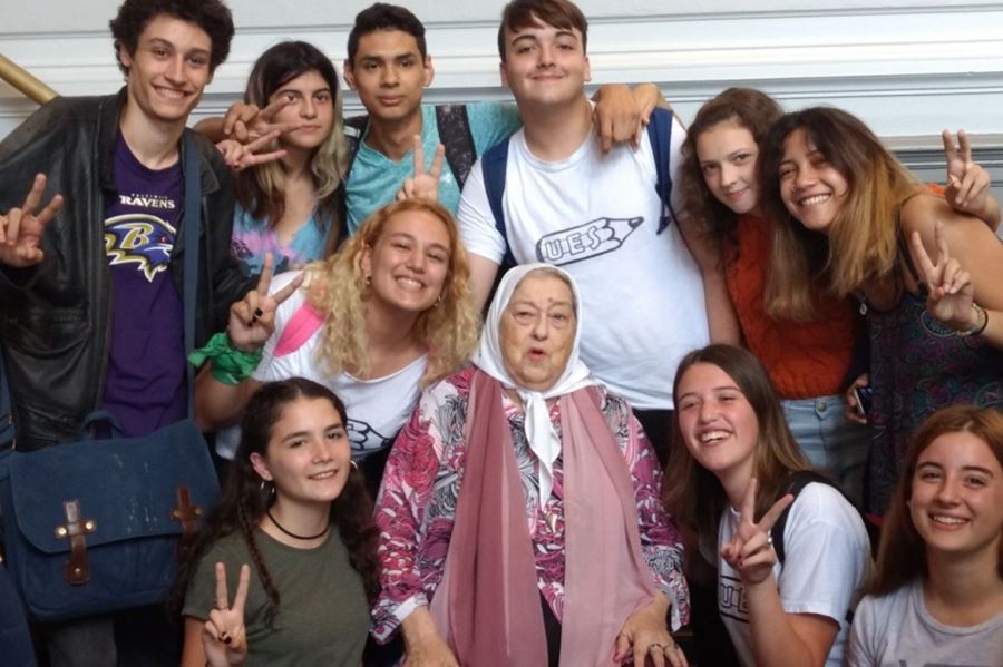 Hebe de Bonafini: “El pañuelo es el abrazo de nuestros hijos”