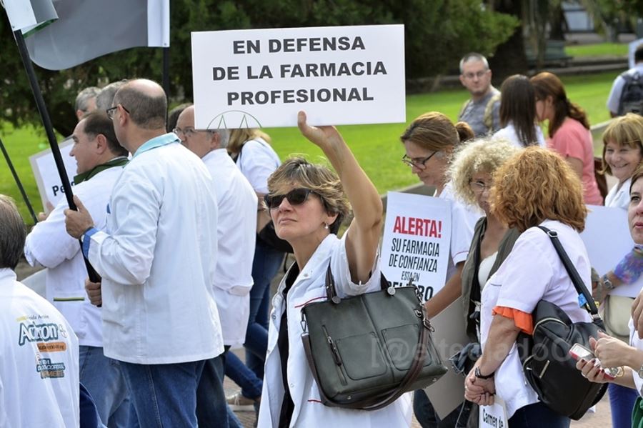 Farmacéuticos le respondieron a Castello, que calificó de "arqueológica" la ley que rige su actividad
