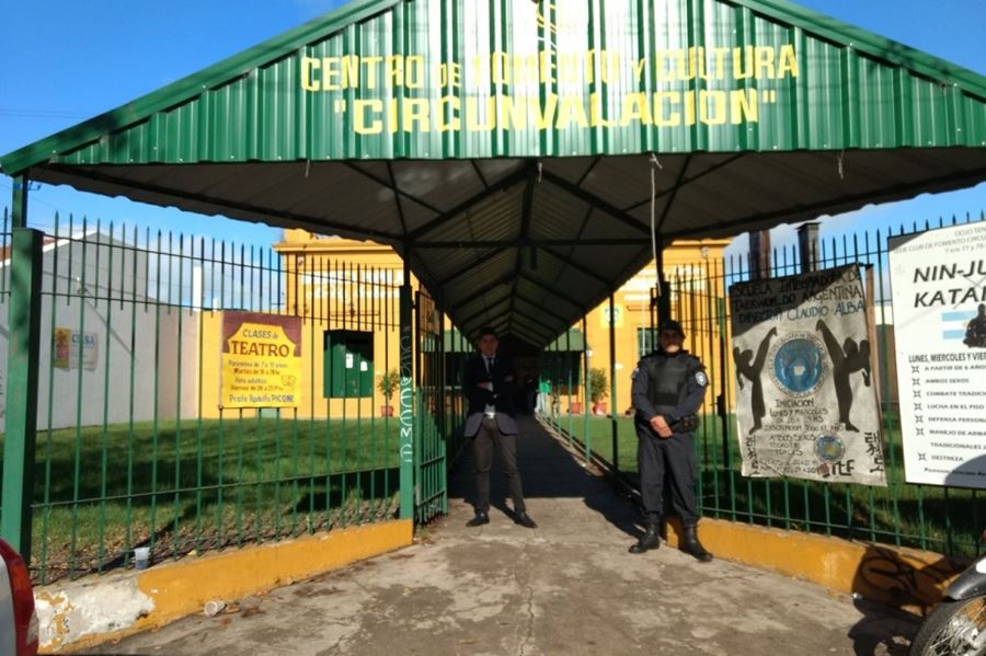La Plata otra vez bajo el agua: Evacuados, desbordes y censura