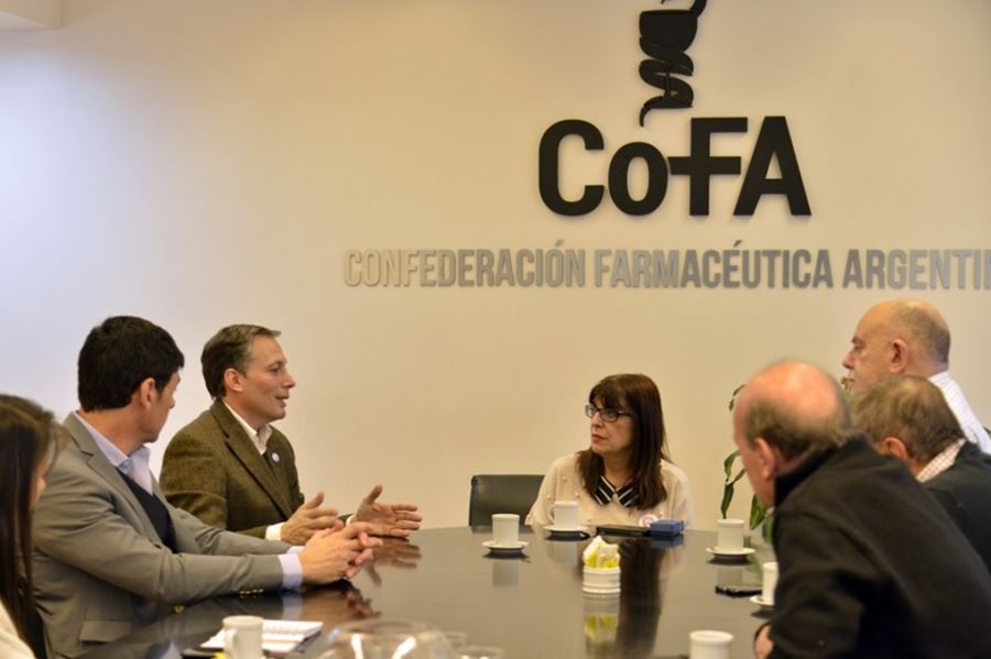 Fernando Gray mete al PJ Bonaerense en la polémica por el avance de Farmacity en la provincia