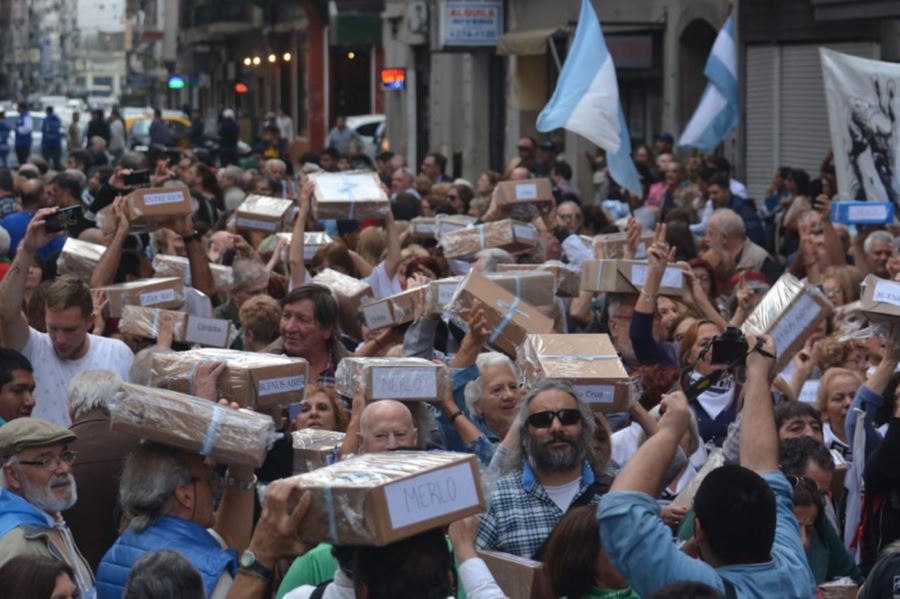 Se entregaron en el Congreso nacional más de un millón de firmas contra la reforma previsional
