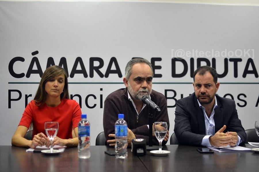 La oposición se planta contra la competencia desleal de la producción porcina y exige medidas a Vidal
