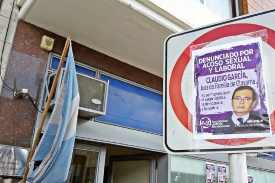 Ordenaron restituir en su cargo a la trabajadora que denunció por acoso sexual a un juez de familia