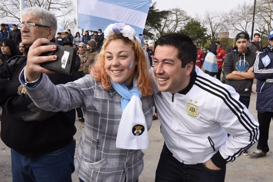 Con declaración de amor incluida, legisladores e intendentes apoyaron a la Selección