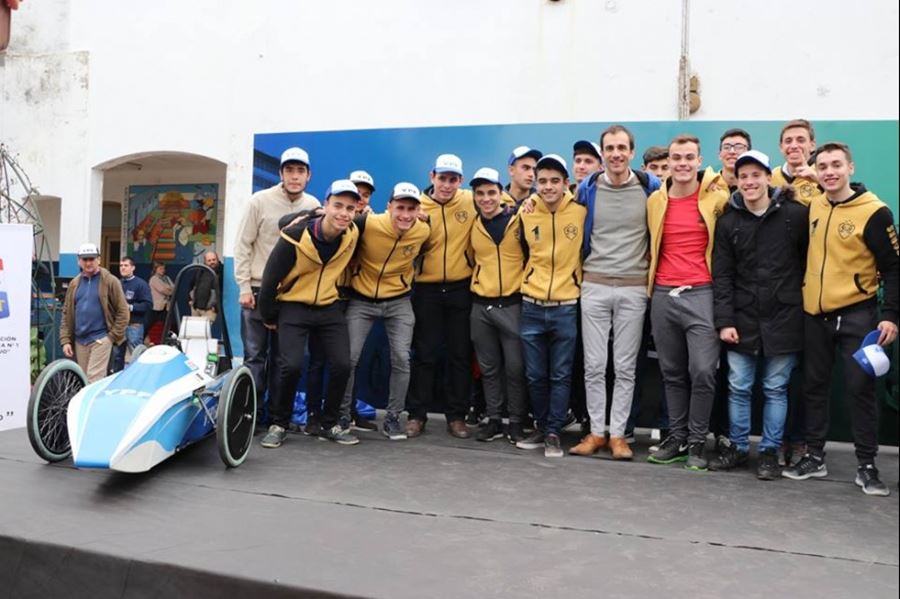Jóvenes juninenses realizan una colecta para poder representar a Argentina en Inglaterra