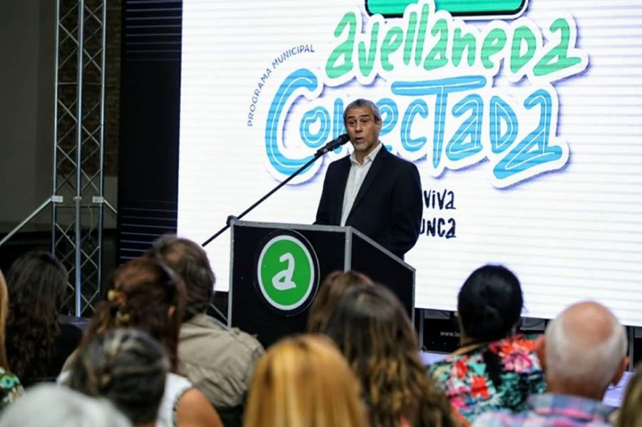 Ferraresi anunció la entrega de bicicletas a los chicos de las primarias de Avellaneda