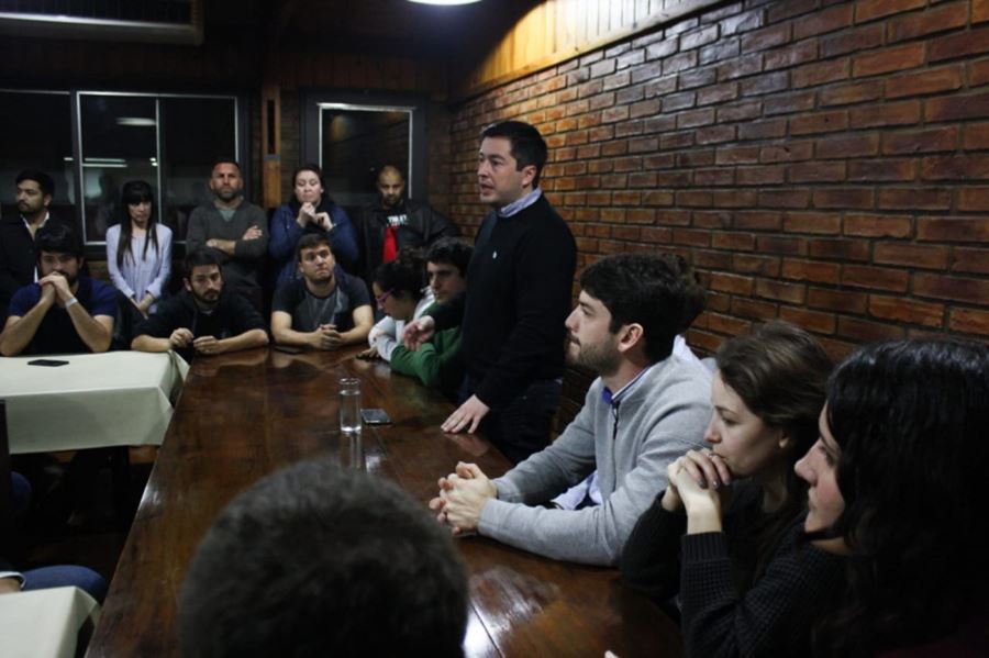 La juventud peronista restituyó los cuadros que Barrionuevo había quitado del PJ durante la intervención