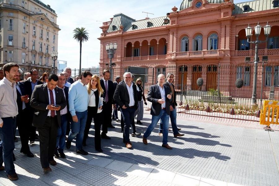 ¿Qué proponen los intendentes y la CGT para superar la "tormenta"?