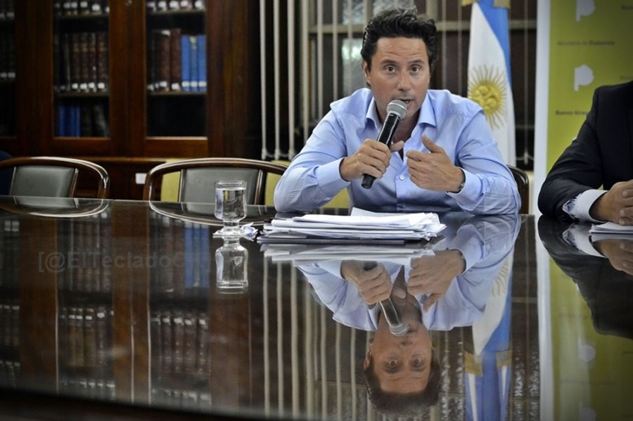 La Provincia sumarió a los docentes que hicieron un festejo en el colegio de Moreno