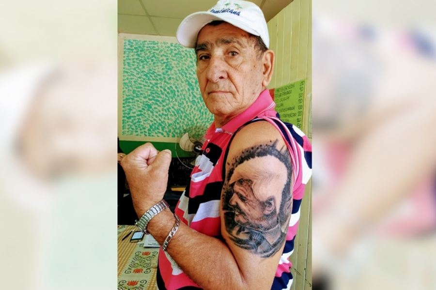 Un vecino se tatuó la cara de su intendente: "¿Acaso no hay chicos que se hacen tatuajes del Che?"