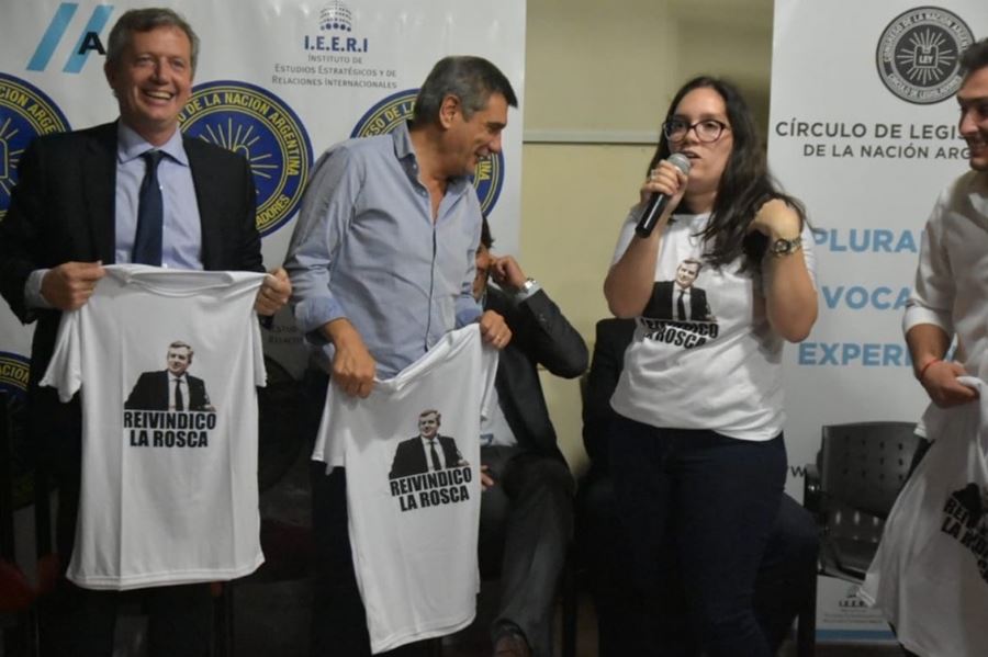 Como un rockstar: Emilio Monzó ya tiene la remera con su rostro y la leyenda "Reivindico la rosca"