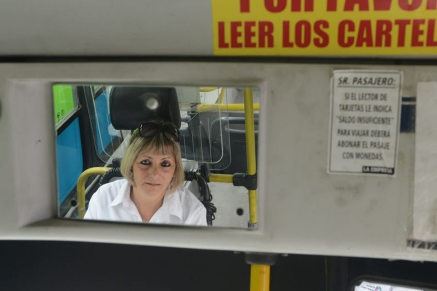 Las empresas de colectivos deberán tener un 30 por ciento de cupo femenino en su plantel de choferes