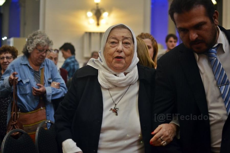 Hebe de Bonafini tildó de "forro" al juez que ordenó el operativo en la Casa de las Madres y recordó a la mamá de CFK