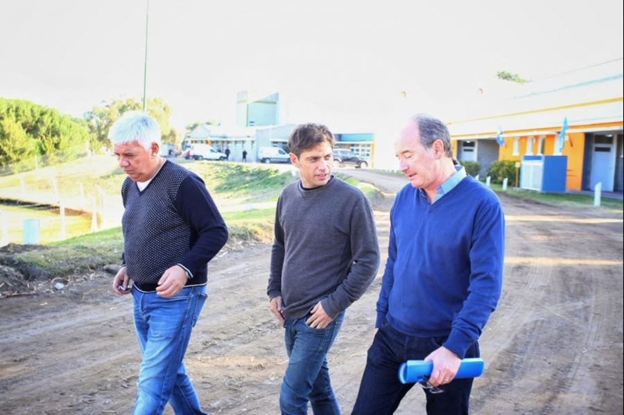 De campaña: camino a la gobernación, Kicillof recorrió Monte Hermoso junto a referentes locales