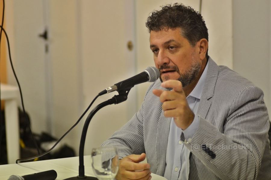 Esto no es campaña sucia, es persecución política