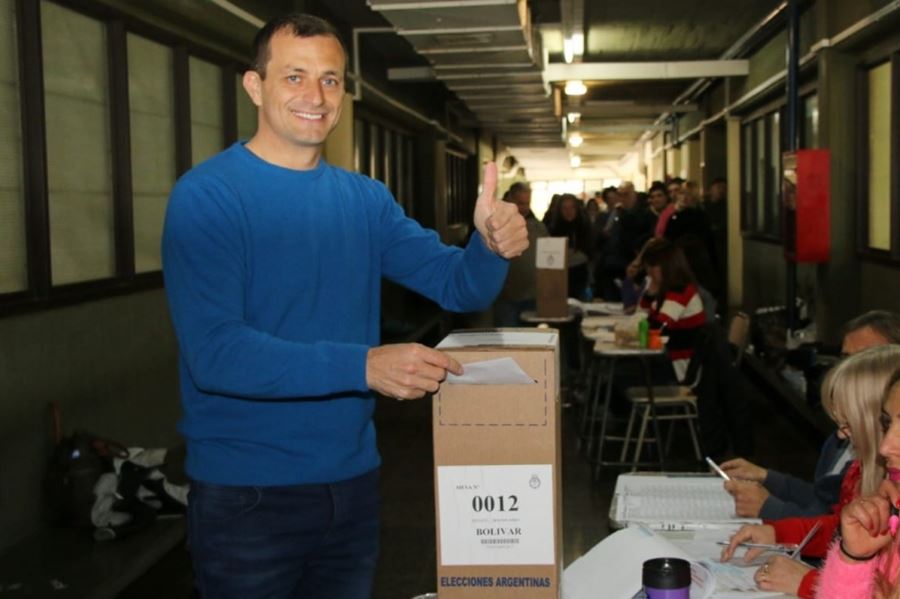 Bucca sufragó en Bolivar y llamó a "votar en libertad y con alegría"