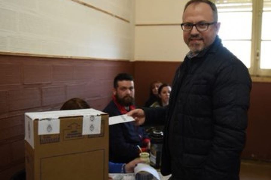 La mayoría de los intendentes bonaerenses ya fueron a votar: cómo lo mostraron