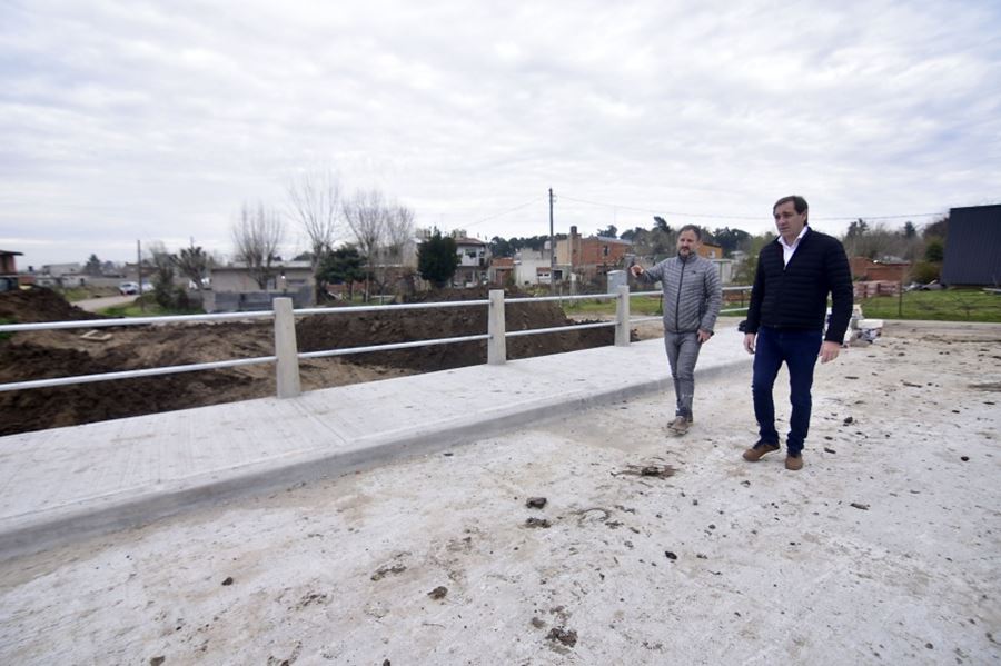 Garro recorrió la obra del arroyo Carnaval: "Trabajamos para cumplir con el compromiso asumido con los platenses”