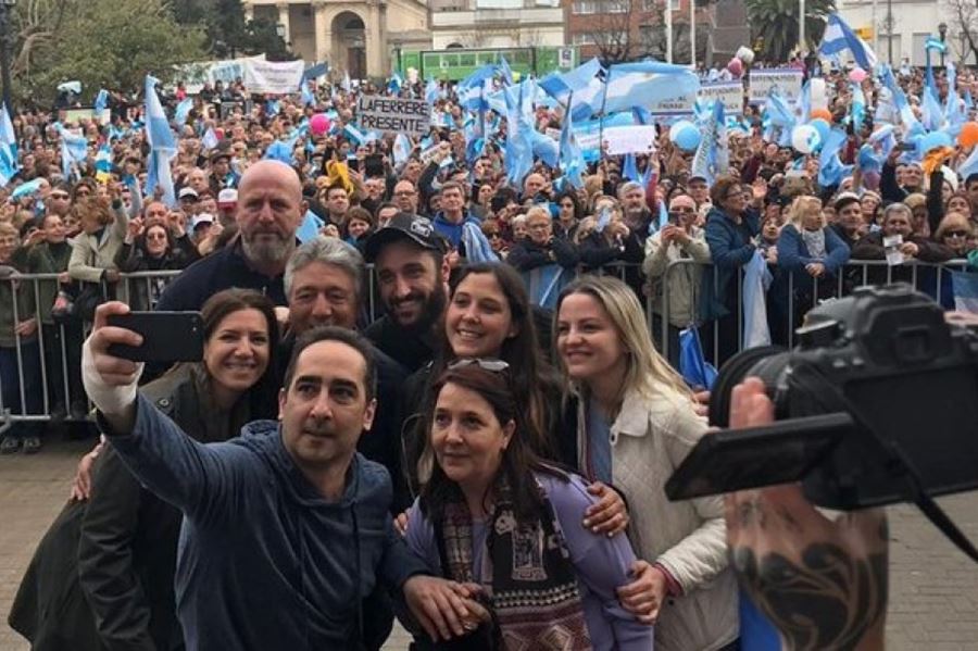 Vidal celebró su 46° cumpleaños en Morón y se mostró con vecinos, dirigentes y candidatos