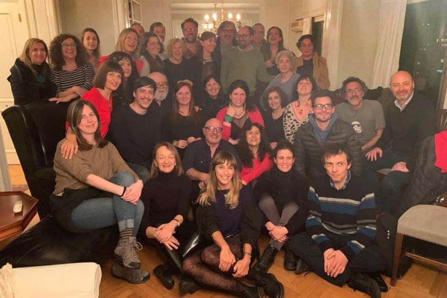 Más de cincuenta escritores redactan una carta al futuro presidente de la Argentina