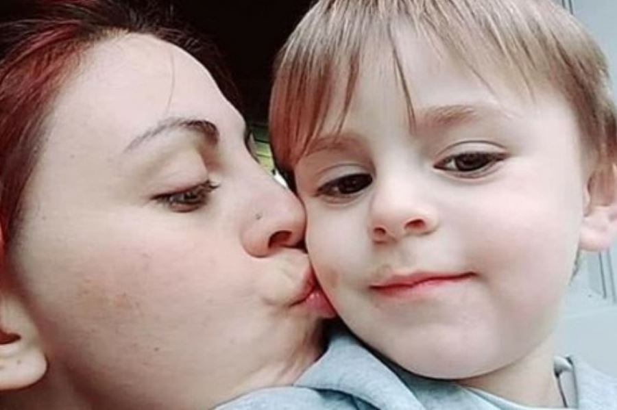 Desesperado pedido de una mujer para que IOMA cubra la operación de su hijo de dos años: "Lo están abandonado"