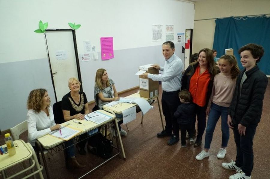 Voto grupal: Insaurralde, Gray y Zabaleta sufragaron acompañados de su familia