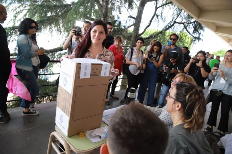 Votó Luana Simioni: "Ampliar nuestra representación parlamentaria va a ser muy útil"
