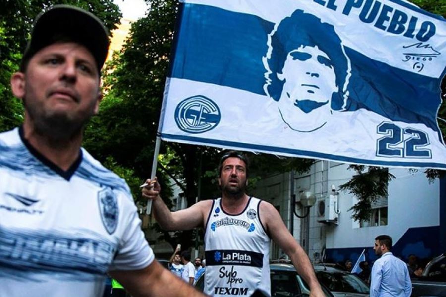 Arde Gimnasia: Que se vayan todos, que se quede Diego solo