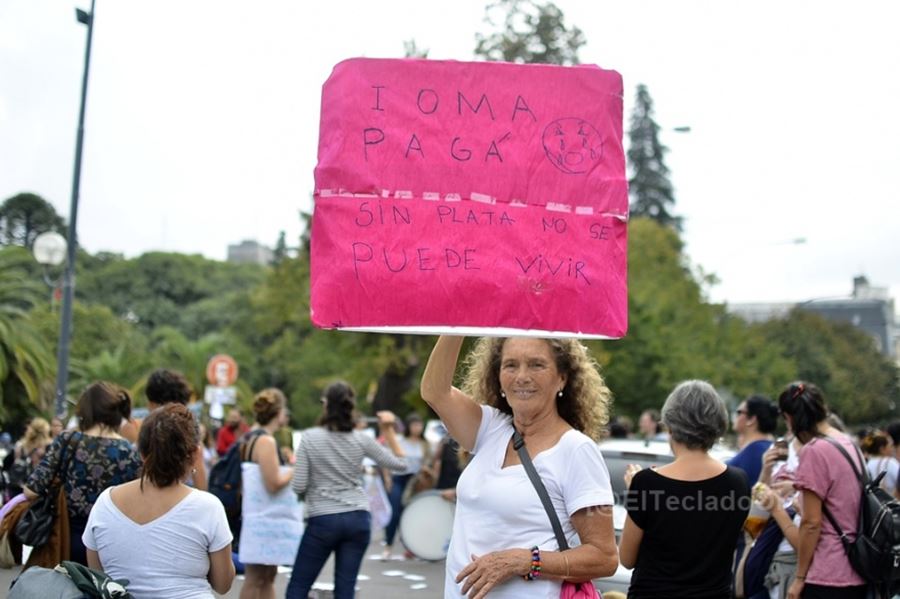 Acompañantes terapéuticos alzaron la voz contra  la obra social estatal IOMA por la falta de pagos