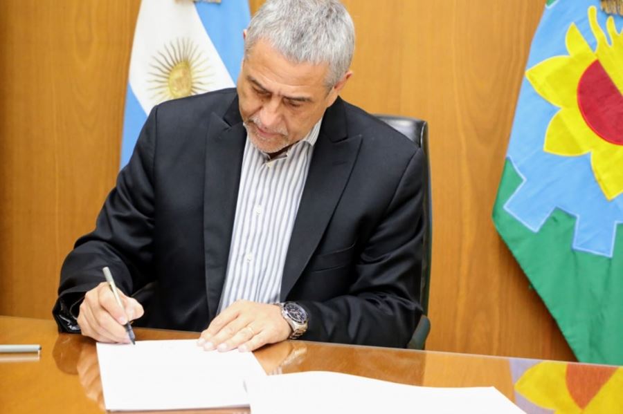Ferraresi firmó un protocolo para casos de violencia de género de personas vinculadas al municipio