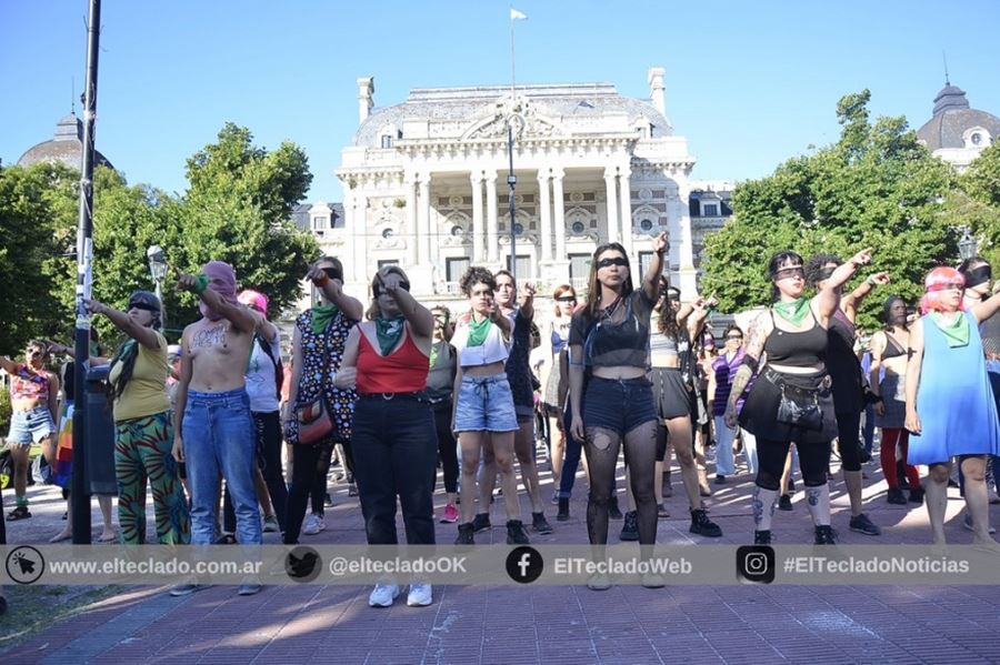 En fotos: "Un violador en tu camino", en La Plata