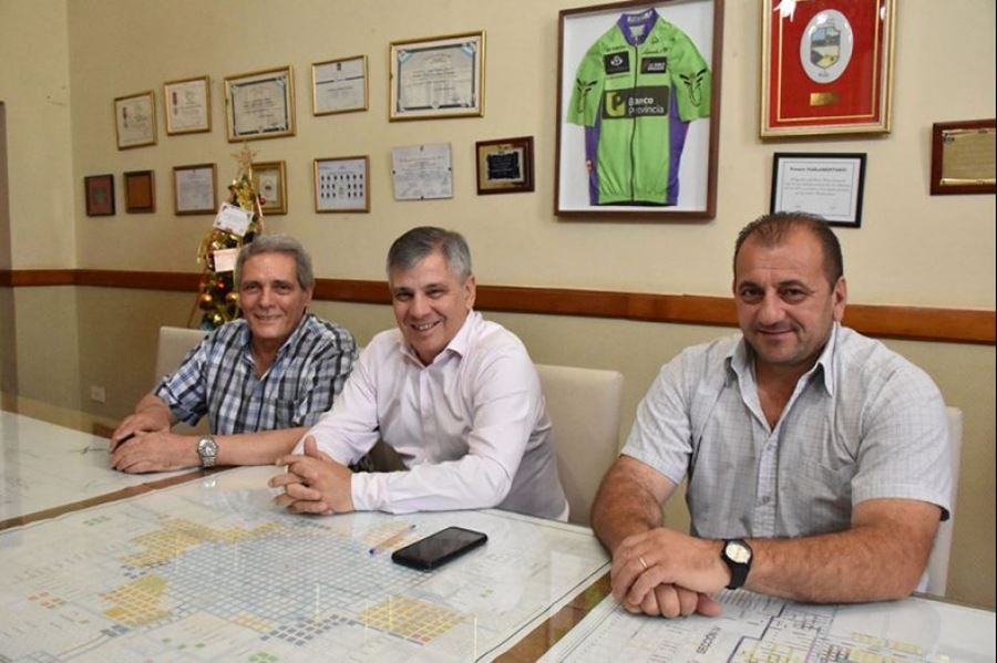 El intendente Britos recibió a Carlos Acuña: "La principal tarea es lograr estabilizar el rumbo del país"