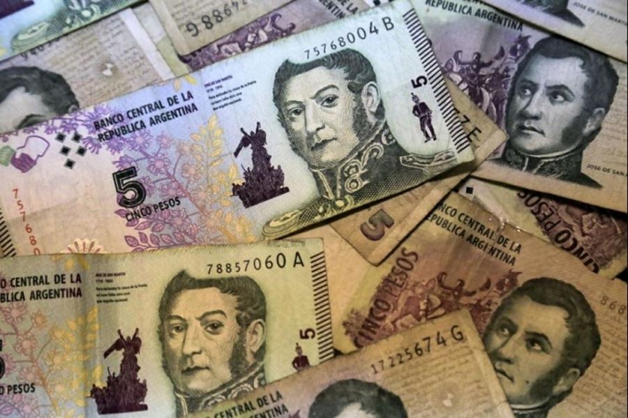 El Banco Central postergó un mes la salida de circulación del billete de 5 pesos