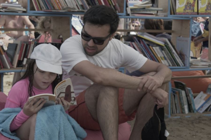 La biblioteca a la playa: se puso en marcha el plan nacional de lectura en la Costa